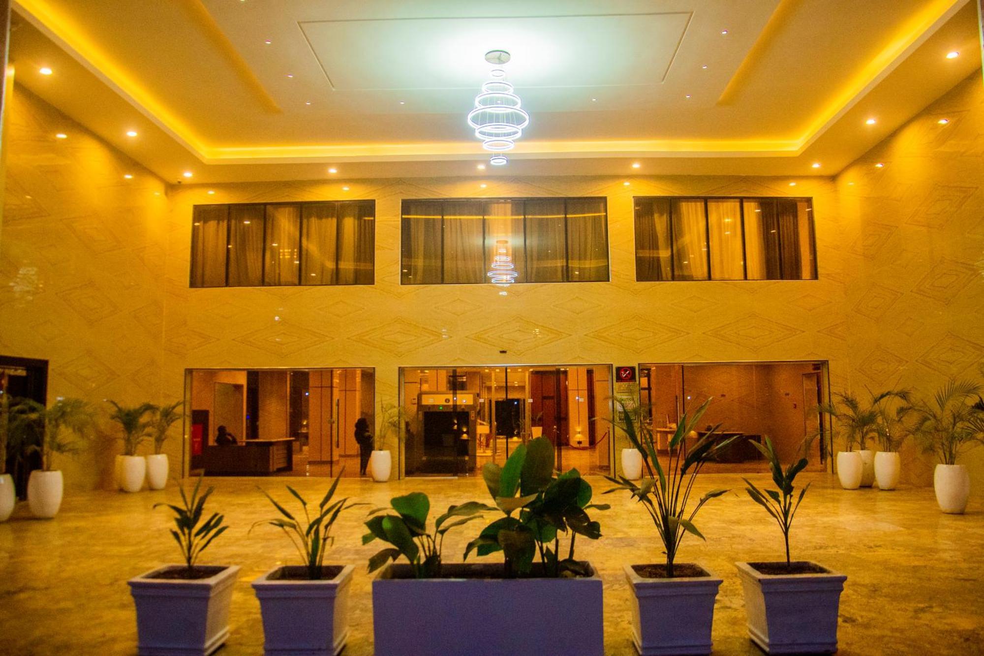 Boulevard Owerri Hotel エクステリア 写真