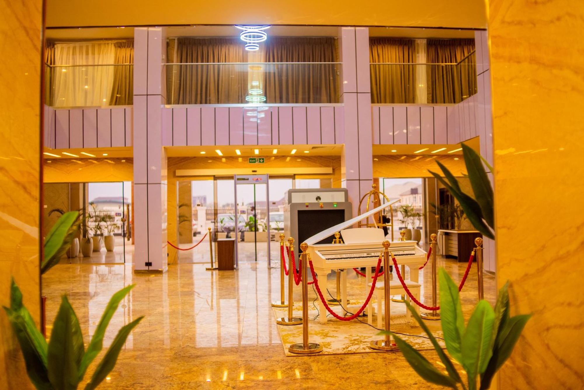 Boulevard Owerri Hotel エクステリア 写真