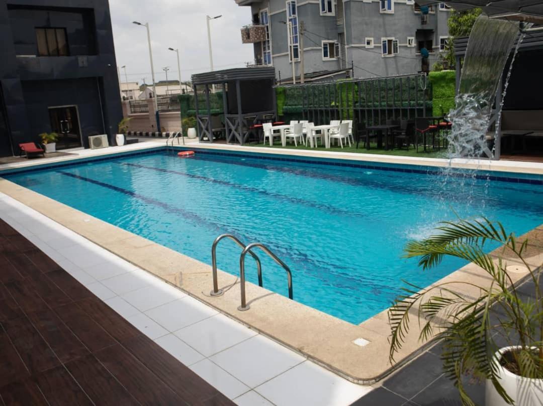 Boulevard Owerri Hotel エクステリア 写真